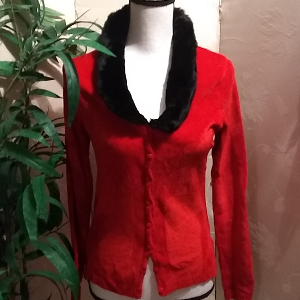 TOMFOOLERY RED SWEATER WITH BLACK FAUX FUR COLLAR